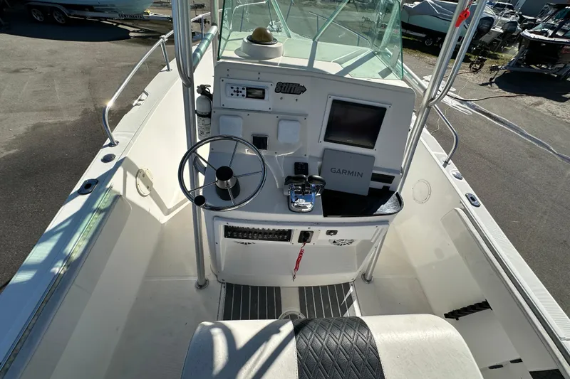 Slide: The Image of 1999 Robalo 2420 Center Console boat interior with steering wheel and Garmin navigation system. - 17
