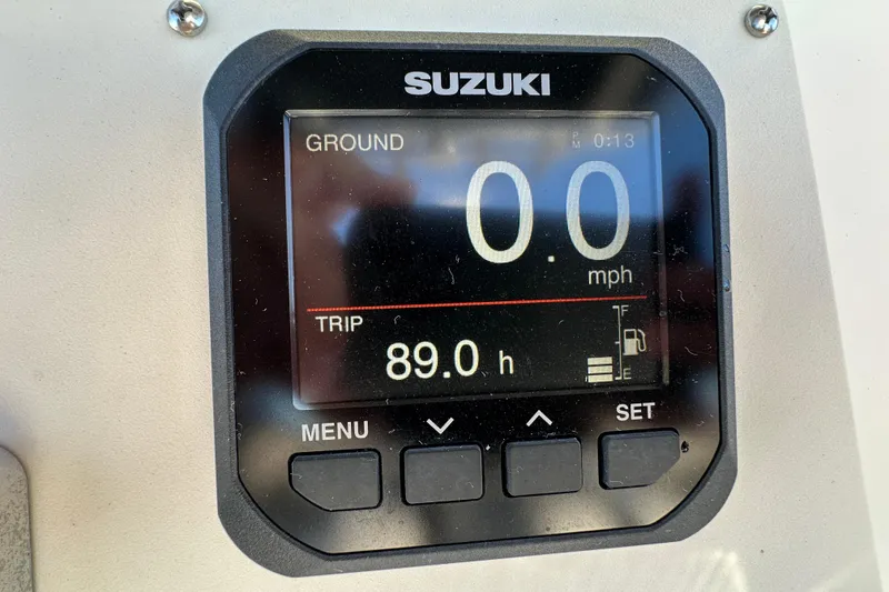 Slide: The Image of Suzuki display on 1999 Robalo 2420 Center Console showing 0.0 mph and 89.0 trip hours. - 20