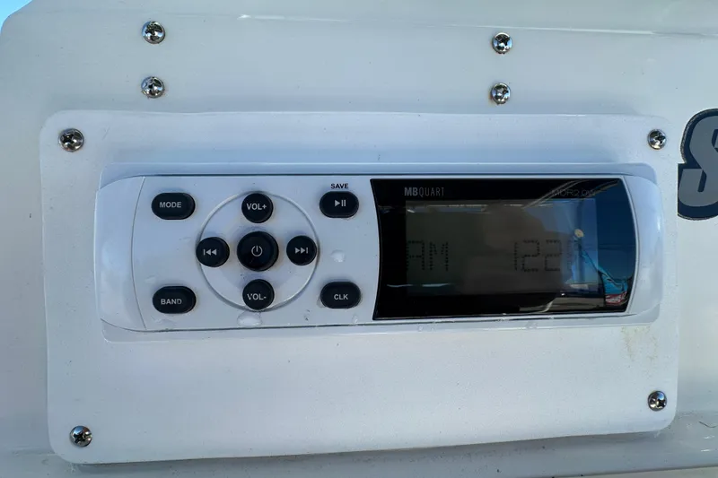 Slide: The Image of 1999 Robalo 2420 Center Console boat stereo system with control panel and display. - 22