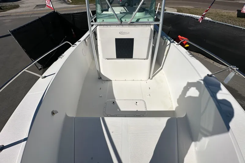 Slide: The Image of 1999 Robalo 2420 Center Console boat interior with clean deck and console view. - 38
