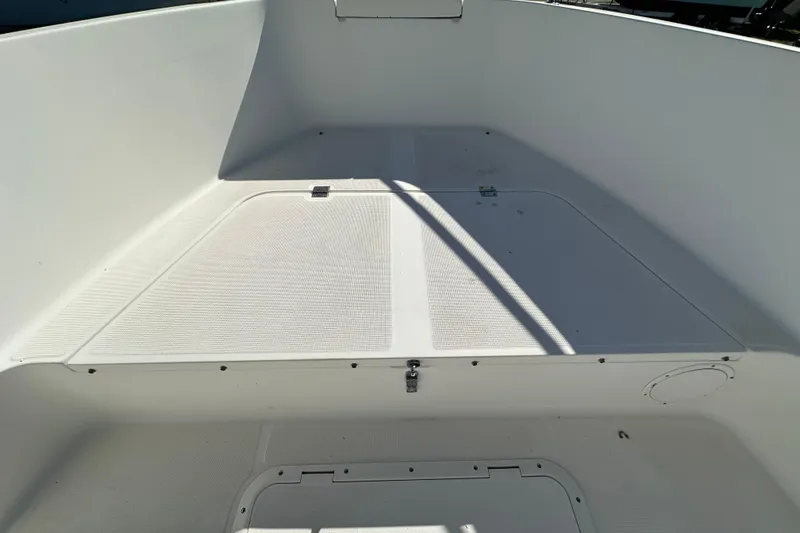 Slide: The Image of 1999 Robalo 2420 Center Console boat interior, featuring spacious white deck area. - 75