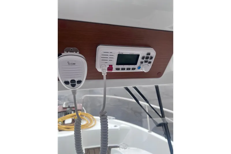 Slide: The Image of ICOM radio equipment on 2015 Jeanneau Merry Fisher 855 Marlin boat dashboard. - 18