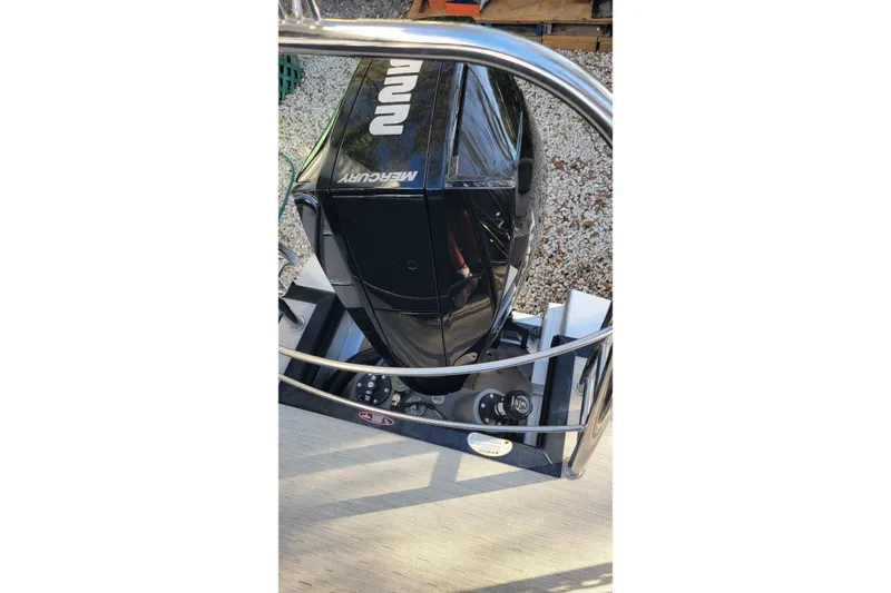 Slide: The Image of 2023 Harris Sunliner 250 Sport with Mercury outboard motor, viewed from above. - 19