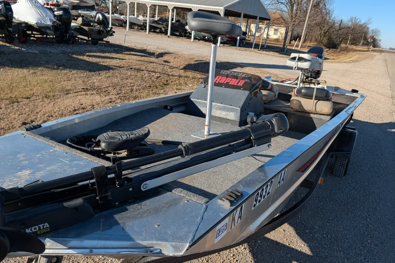 Slide: The Image of 1988 Bass Tracker Pro 17 fishing boat with trolling motor and seating. - 12