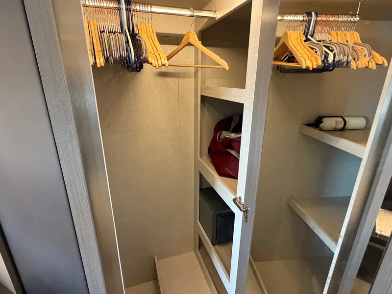 Slide: The Image of Azimut S6 2019 - 32