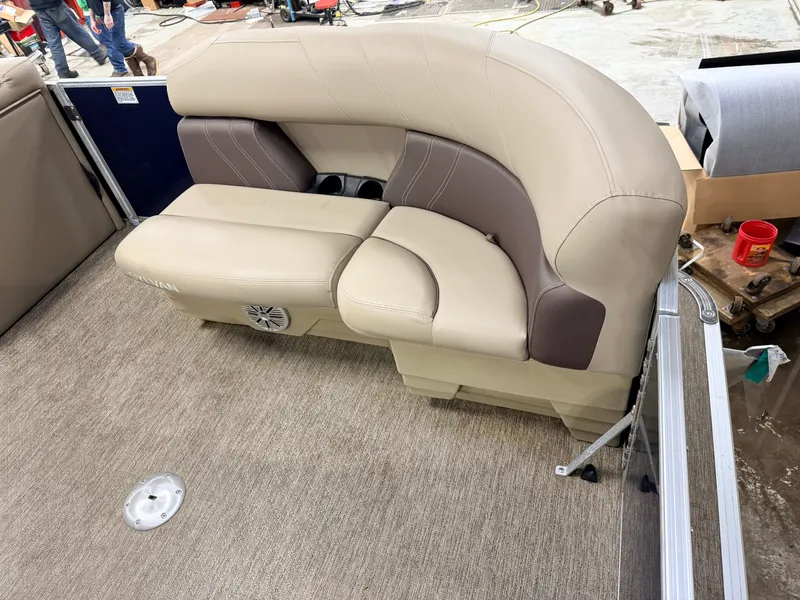 Slide: The Image of Sylvan Mirage 820 Fish & Cruise 2022 - 11