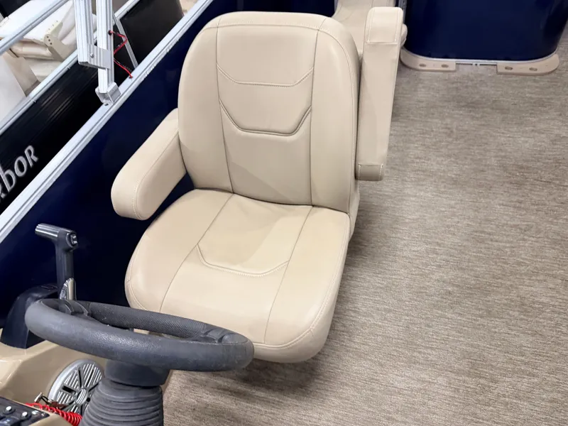 Slide: The Image of Sylvan Mirage 820 Fish & Cruise 2022 - 18