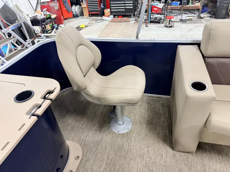 Slide: The Image of Sylvan Mirage 820 Fish & Cruise 2022 - 28