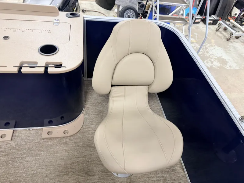 Slide: The Image of Sylvan Mirage 820 Fish & Cruise 2022 - 29