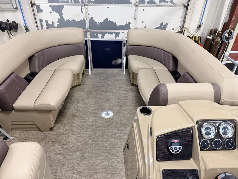 Slide: The Image of Sylvan Mirage 820 Fish & Cruise 2022 - 3