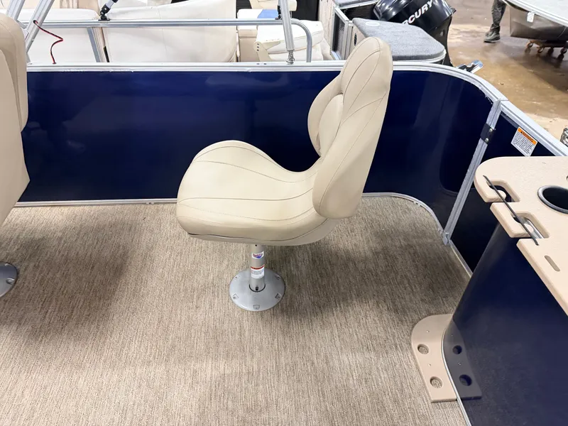 Slide: The Image of Sylvan Mirage 820 Fish & Cruise 2022 - 33