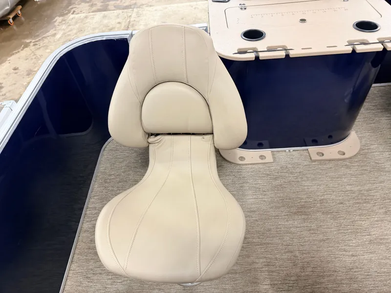 Slide: The Image of Sylvan Mirage 820 Fish & Cruise 2022 - 34