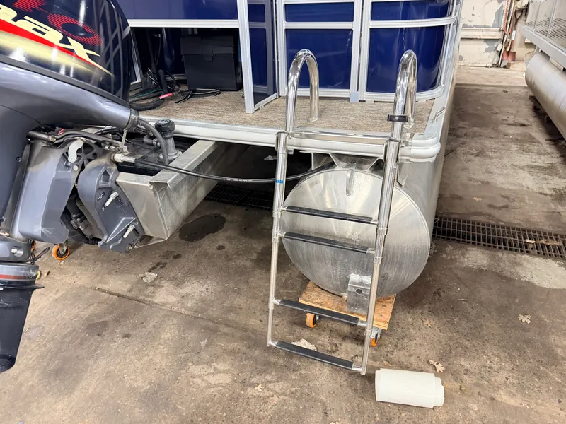 Slide: The Image of Sylvan Mirage 820 Fish & Cruise 2022 - 35