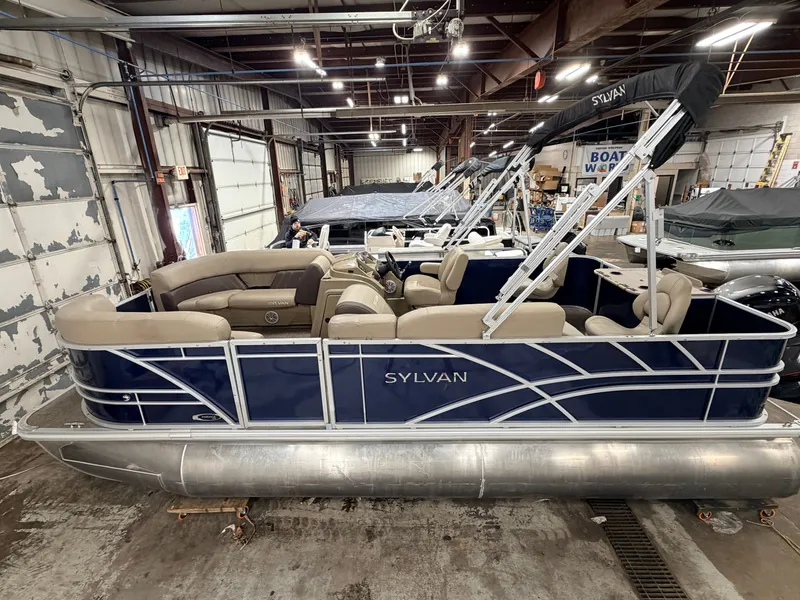 Slide: The Image of Sylvan Mirage 820 Fish & Cruise 2022 - 4