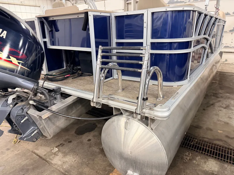 Slide: The Image of Sylvan Mirage 820 Fish & Cruise 2022 - 42