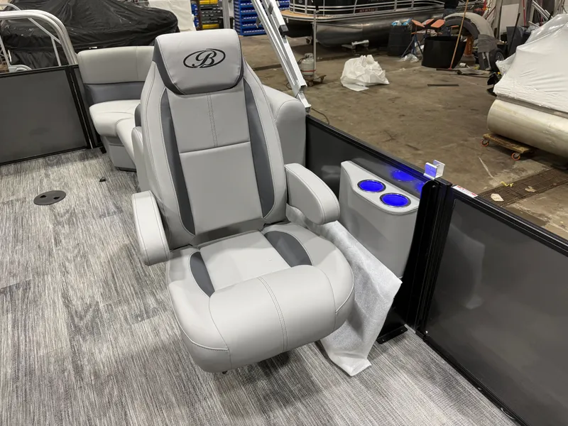 Slide: The Image of Bentley Pontoons Legacy 220 Navigator DL Quad Lounge 2026 - 10