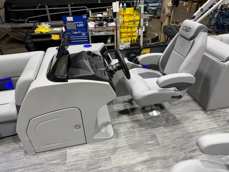 Slide: The Image of Bentley Pontoons Legacy 220 Navigator DL Quad Lounge 2026 - 11