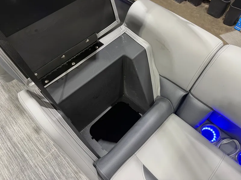 Slide: The Image of Bentley Pontoons Legacy 220 Navigator DL Quad Lounge 2026 - 23