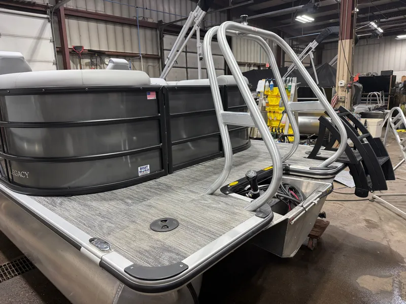 Slide: The Image of Bentley Pontoons Legacy 220 Navigator DL Quad Lounge 2026 - 38