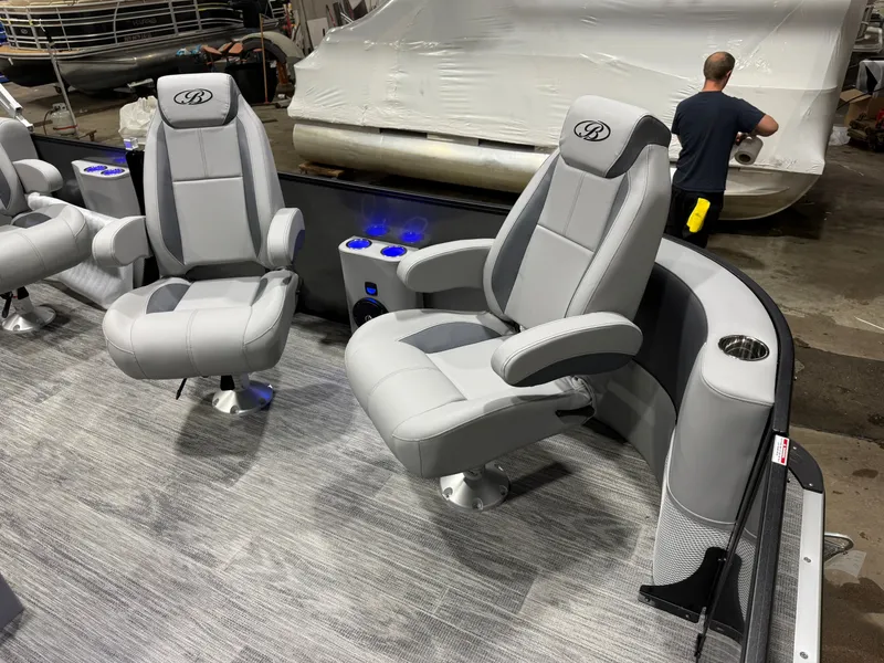 Slide: The Image of Bentley Pontoons Legacy 220 Navigator DL Quad Lounge 2026 - 9