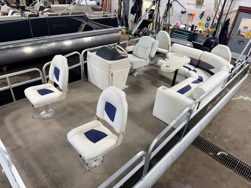 The Image of Misty Harbor 1880 CF Explorer Pontoon 2006 - 1