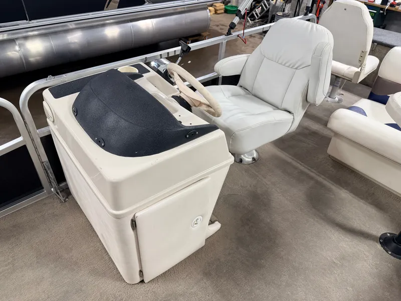 Slide: The Image of Misty Harbor 1880 CF Explorer Pontoon 2006 - 18