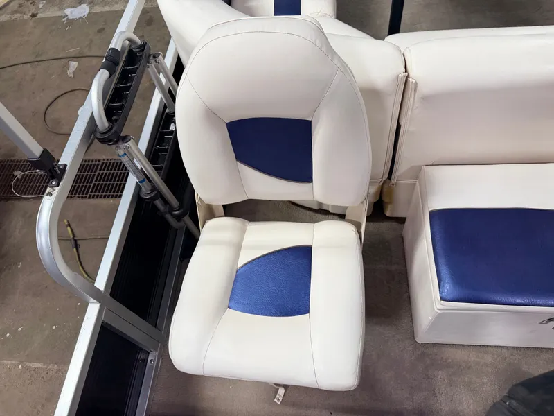 Slide: The Image of Misty Harbor 1880 CF Explorer Pontoon 2006 - 35