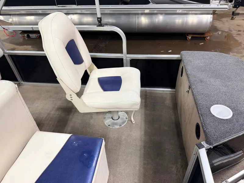 Slide: The Image of Misty Harbor 1880 CF Explorer Pontoon 2006 - 40