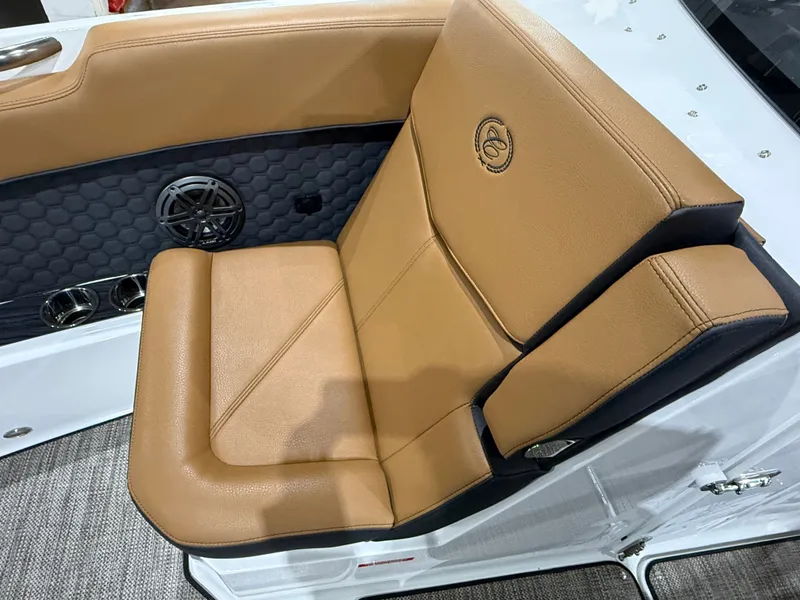 Slide: The Image of Cobalt R8 Surf 2026 - 877