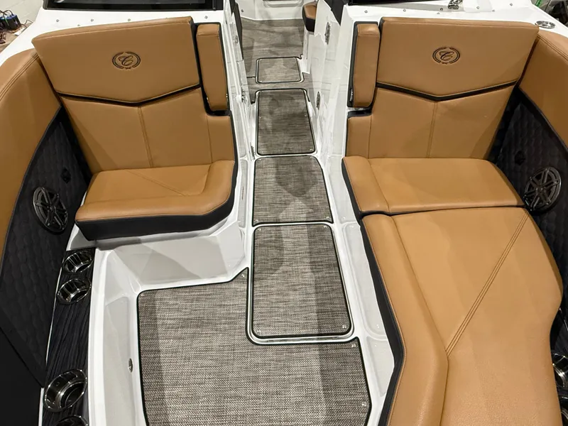 Slide: The Image of Cobalt R8 Surf 2026 - 907