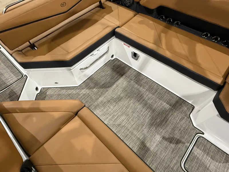 Slide: The Image of Cobalt R8 Surf 2026 - 835