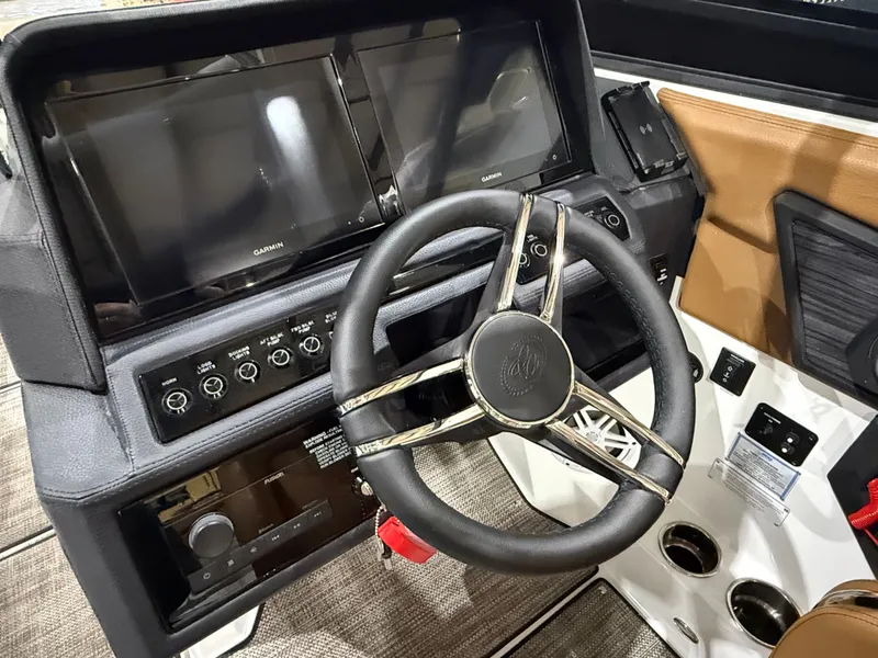 Slide: The Image of Cobalt R8 Surf 2026 - 900