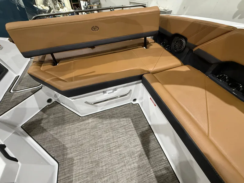 Slide: The Image of Cobalt R8 2026 - 990