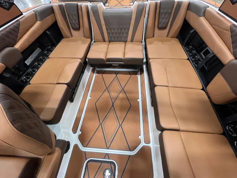 Slide: The Image of Malibu M230 2026 - 1141