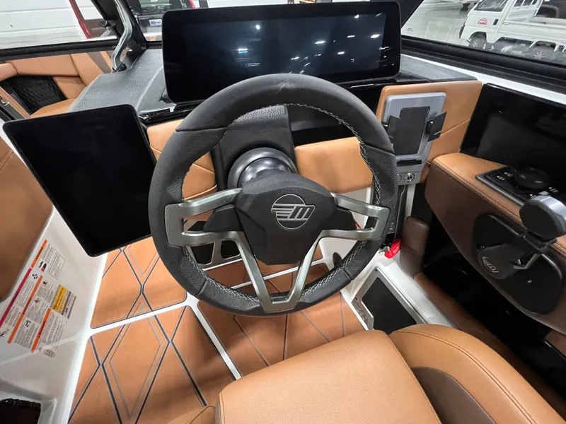 Slide: The Image of Malibu M230 2026 - 1143