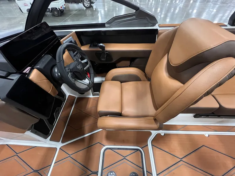 Slide: The Image of Malibu M230 2026 - 1145