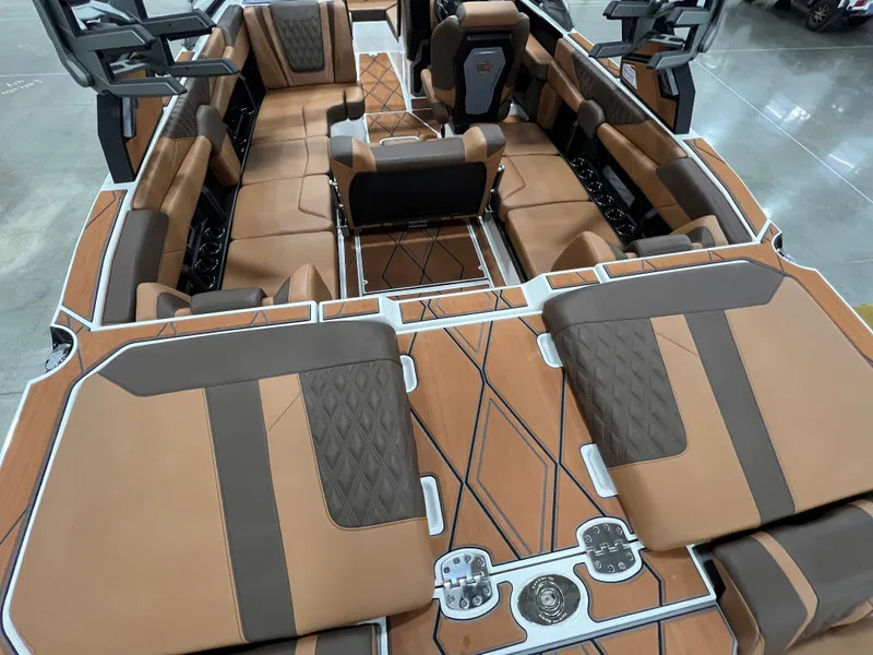 Slide: The Image of Malibu M230 2026 - 1152