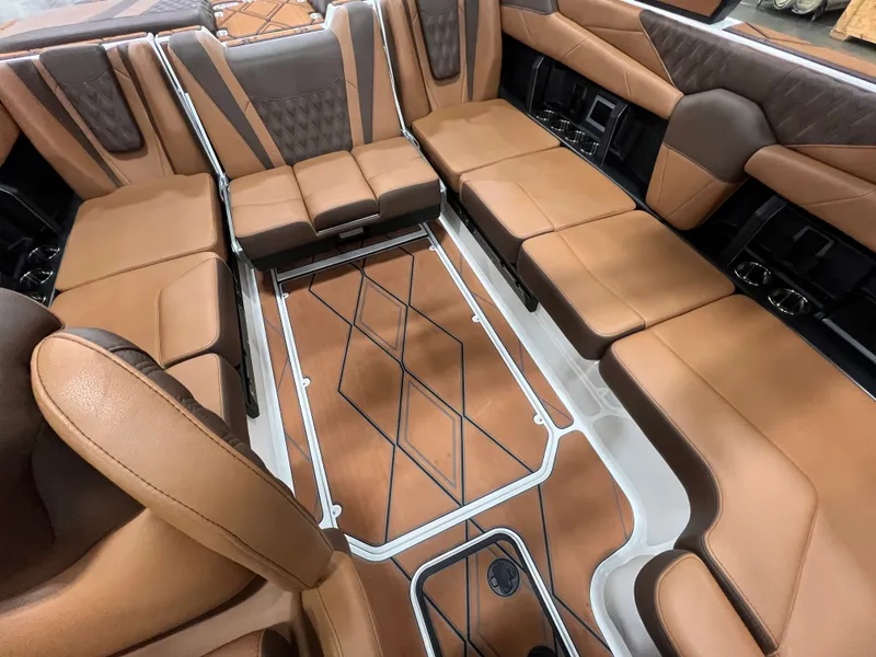 Slide: The Image of Malibu M230 2026 - 1157