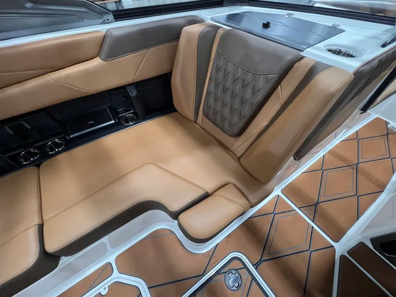 Slide: The Image of Malibu M230 2026 - 1161