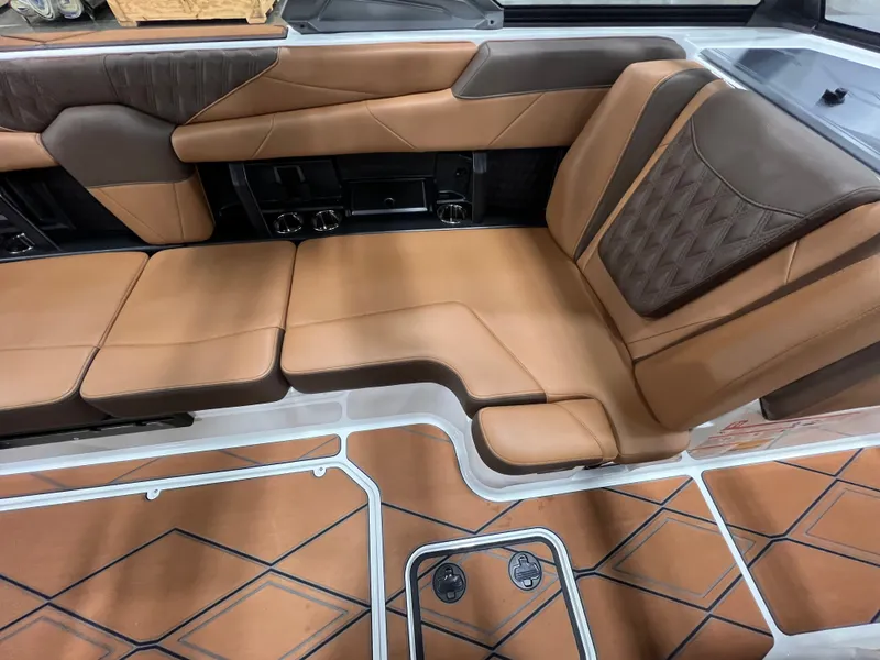 Slide: The Image of Malibu M230 2026 - 1162