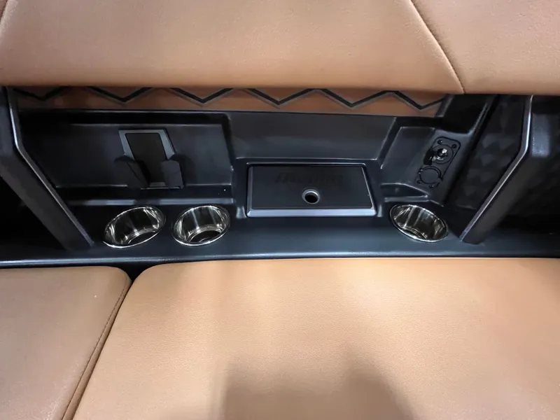 Slide: The Image of Malibu M230 2026 - 1163