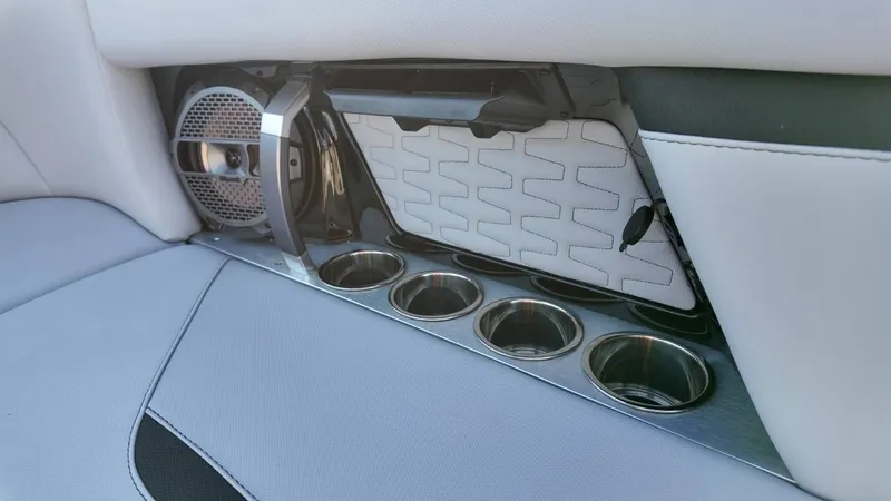 Slide: The Image of MasterCraft X24 2022 - 19