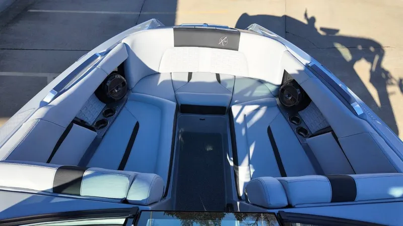 Slide: The Image of MasterCraft X24 2022 - 9