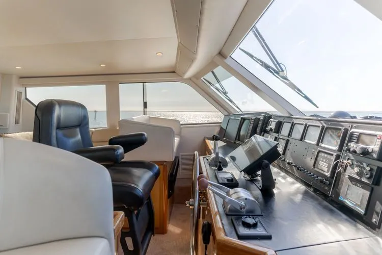 Slide: The Image of 1999 Viking Enclosed Bridge - Image 17 - 17