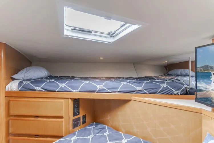 Slide: The Image of 1999 Viking Enclosed Bridge - Image 23 - 23