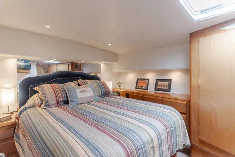 Slide: The Image of 1999 Viking Enclosed Bridge - Image 25 - 25