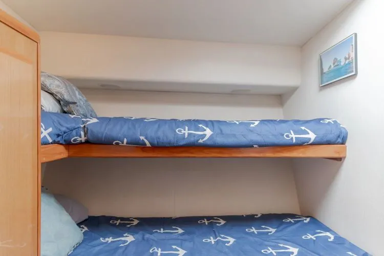 Slide: The Image of 1999 Viking Enclosed Bridge - Image 26 - 26