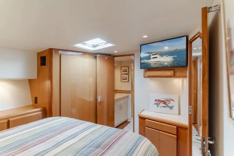 Slide: The Image of 1999 Viking Enclosed Bridge - Image 28 - 28