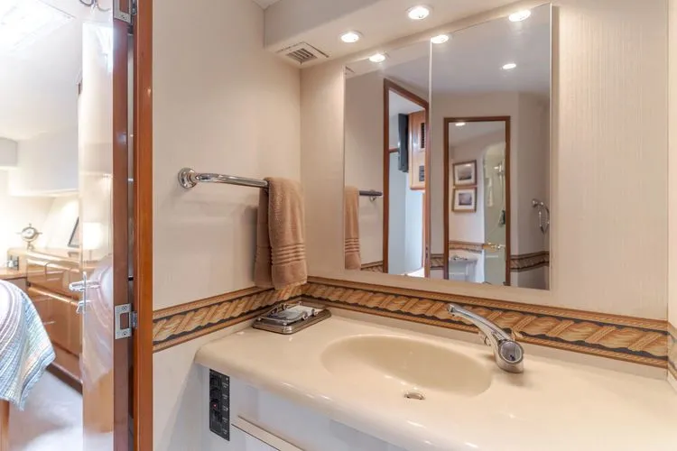 Slide: The Image of 1999 Viking Enclosed Bridge - Image 31 - 31