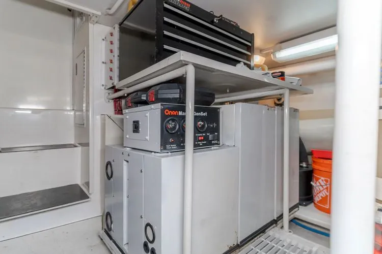 Slide: The Image of 1999 Viking Enclosed Bridge - Image 42 - 42